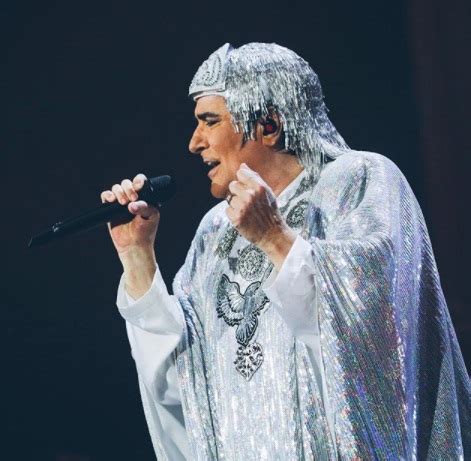 «i 70 anni li festeggio con 3 album e 40 inediti. Renato Zero festeggia i suoi primi 70 anni con l'uscita di ...