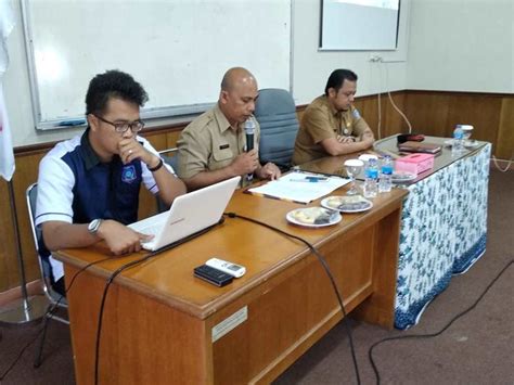 Di era globalisasi ini budaya gotong royong harus terus dijaga dan diamalkan karena tidak semua globalisasi menguntungkan, karena pengaruh globalisasi. Revolusi Mental Meningkatkan Integritas, Etos Kerja dan ...