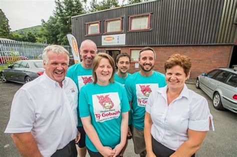 Welsh Icons News Posties Peak Challenge For Conwys Tŷ Gobaith Hospice