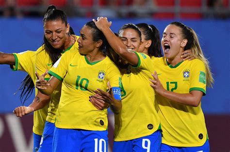 record breaking marta sends brazil into last 16 at fifa women s world cup