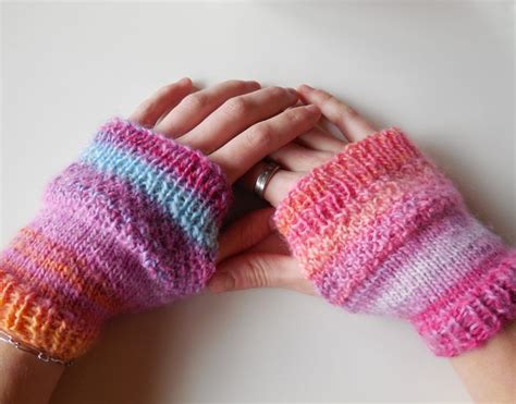 Free Pattern Cozy Hand Warmers A Spoonful Of Yarn Knitted Wrist