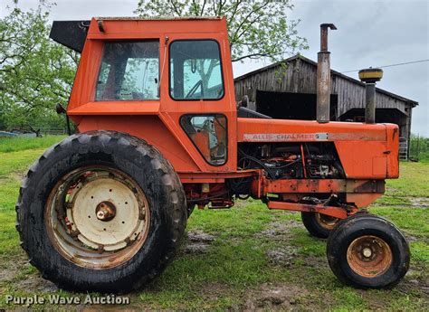 Allis Chalmers 200 Tractor In Smithton Mo Item Iq9181 Sold Purple Wave