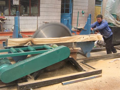Tree Saw Machine Wood Cutting Machine Wood Circular Sawmill With Carriage