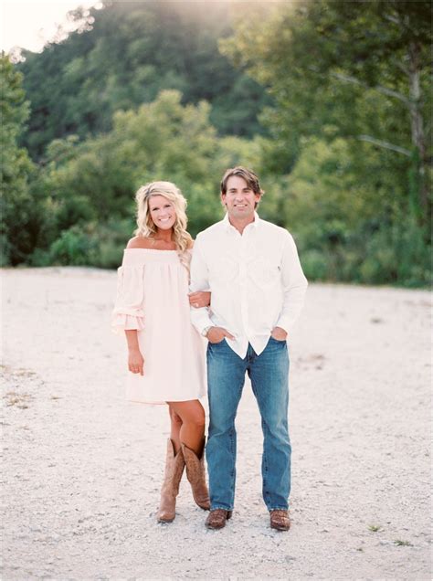 Knoxville Engagement Photos | Engagement photo outfits, Engagement ...