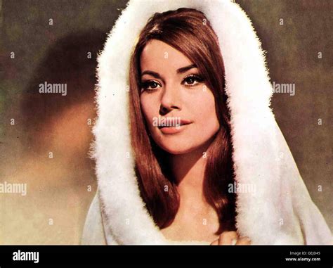 Thunderball Claudine Auger 1965 Stockfotos Und Bilder Kaufen Alamy