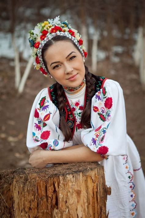 Costume from Maramureș Vlăduța Lupău Filles roumaines Robe de