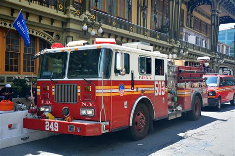Seagrave 1000 500 2002 Fire Bureau Fdny Fire Truck 503 Manhattan