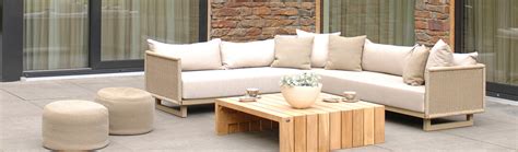 Die meisten loungesets und elemente sind mit polstern versehen, deren bezüge du nach belieben wechseln kannst. Garten Loungemöbel online kaufen • Gartentraum.de