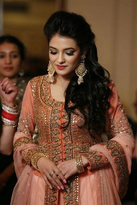 Then, after adoring a traditional bun on your wedding day, let it will definitely make you look like a diva on your wedding reception day. 36+ Best Hairstyles For Lehenga Must Try To Grace This ...