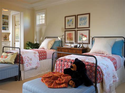 This type of home, which is now synonymous with beachy style and believe it or not, this style of home dates back to the times of the earliest puritan settlers. Cape Cod-Style Bedroom With Twin Beds | HGTV