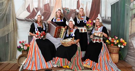 Volendam: Original Volendam Costume Photography Session | GetYourGuide