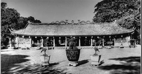 Nhưng trước giờ minh giáo hành tung lén lút, bị đố kị bởi triều đình và các môn phái khác, bị xem là ma giáo, áp chế bởi triều đình và võ. khung: Giải oan cho Nho giáo