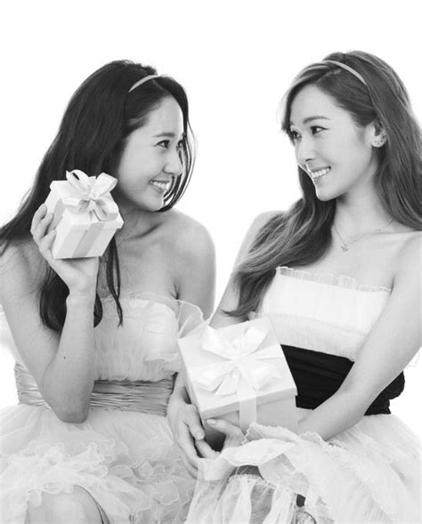 The Jung Sisters Jessica Krystal Show Their Sisterly Love For Stonehenge Artofit