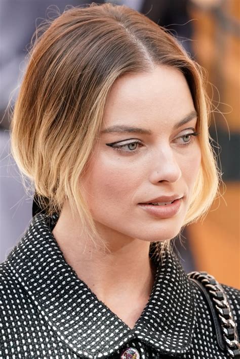 Margot Robbies Negative Space Eyeliner At The Chanel Show