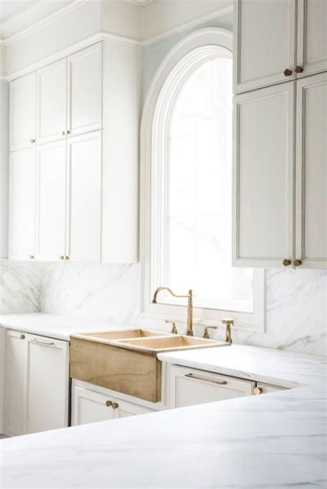 Look We Love The White And Gold Kitchen In 2020 Kitchen Design Home