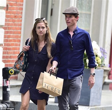 Eddie Redmayne And Wife Hannah Bagshawe Enjoy A Day Out In New York Daily Mail Online