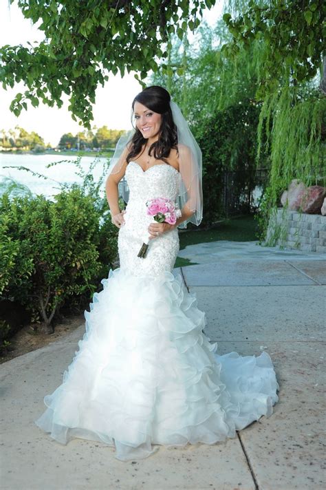 Viva las vegas weddings is proud and honored to be able to legally marry everyone on equal terms in las vegas, nevada, come. An outdoor Las Vegas Wedding - Beautiful Bride in her ...