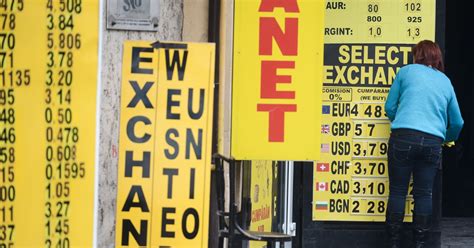 Curs bnr azi este util oricarei persoane interesate sa afle corect cursul bnr, cursul valutar, cursul euro, cursul valutar bnr, cursul dolar, bnr, convertor valutar, arhiva curs bnr, stiri financiare. Curs BNR 19 septembrie. Cursul valutar BNR: Leul pierde ...