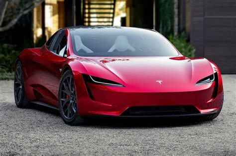 Залишилось чекати менше року електричний спорткар Tesla Roadster