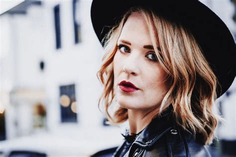 Elles Bailey Asks You to 'Stand By Me' Supporting 'Whispering' Bob ...