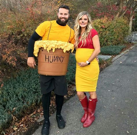 Pin By Laura Garcia On Halloween Costumes Pregnant Halloween Costumes Pregnant Couple