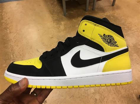 The air jordan 1 violated the nba's uniform policy, which led to jordan being fined $5,000 a game, and became a. Men's Air Jordan 1 Mid SE Tour Yellow Toe 852542-071 New ...