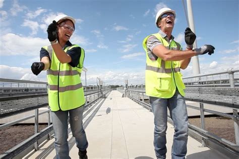 Construction salaries up 9%