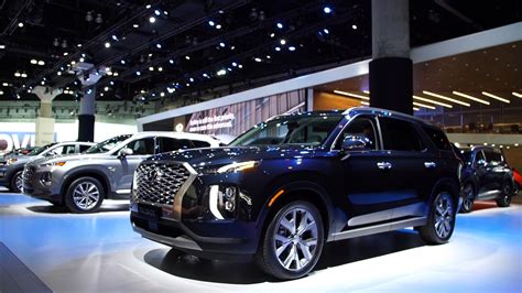 The color plates shown may vary slightly from the actual colors due to the limitations of the printing process. All-New Hyundai Palisade Looks to Be a Midsized SUV Contender