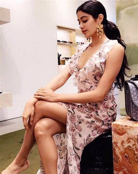 ‘dhadak Star Jhanvi Kapoors Instagram Pictures Prove She Is A Star In