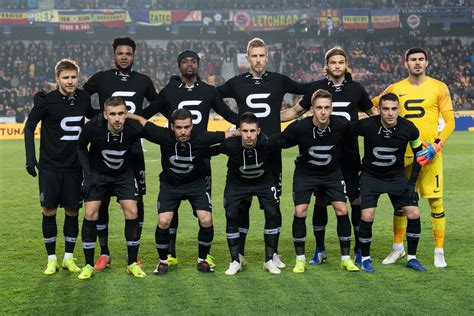 Jun 14, 2021 · sparta představila domácí dresy na novou sezonu a i kvůli změně dodavatele (adidas vystřídal nike, který rudou družinu oblékal od roku 1994) jsou změny docela markantní. Retro dresy ke 125. výročí AC Sparta Praha