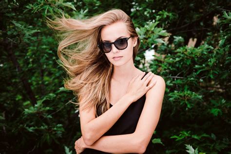 Baggrunde Model Portræt Blond By Langt Hår Solbriller Briller Græs Makeup Bh Mode