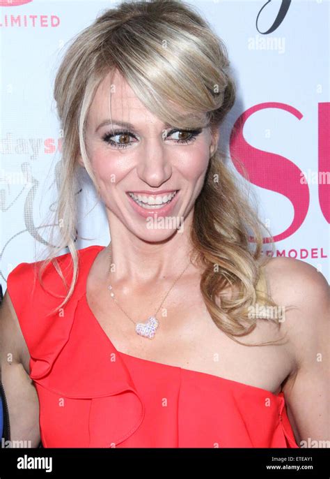 su magazine s 15 year anniversary all star bash featuring debbie gibson where hollywood