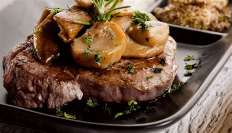 حمّلها عَبر تطبيق صور ليدي بيرد. ستيك لحم البقر مع صلصة الفطر والأعشاب - حياة صحية