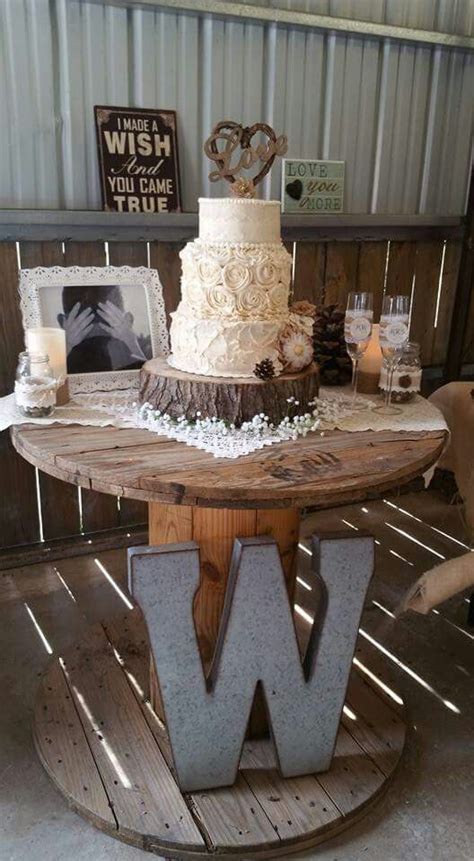 Arreglos y centros de mesa rusticos para boda originales | Boda