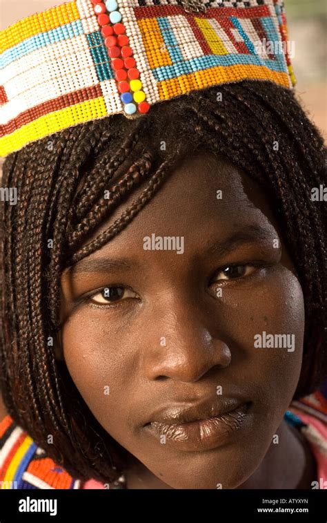 Schwarze Afrikanische Mädchen Mit Perlen Stockfotografie Alamy