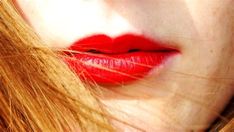 5 Reasons To Love Your Mismatched Lips Since Symmetry Is So Overrated