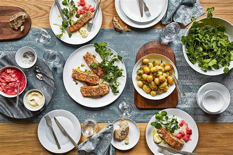 To help clarify, we've distilled this dizzying array of flatware, wineglasses, and plates of every size into the essentials for every type of place setting, from formal set the dinner plate in the center of the table setting. Best Dinner Plate Sets: The Stylish and Affordable Dinning ...