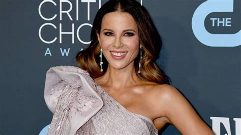 Kate Beckinsale Shocks Fans With Age Defying Photo Of Her 74 Year Old
