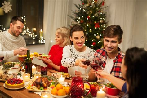 11 New Holiday Traditions To Adopt As An Adult According To People Who