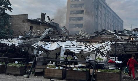 Ракетна атака на Краматорськ 27 червня у кафе РІА загинули 8 людей 56 поранено Слово і Діло