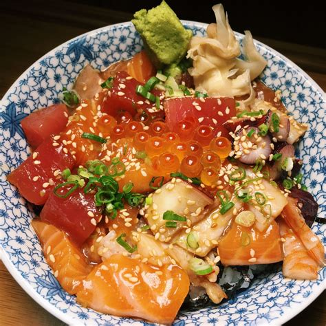Japan's most popular sushi restaurant chain established in june 1984, sushiro has grown to become japan no.1 conveyor. Bara-Chirashi Don - Sushiro | Secret Life of Fatbacks.
