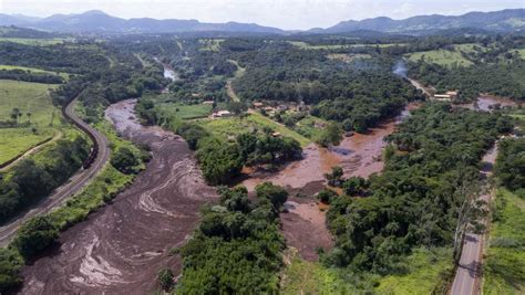 40 Dead Many Feared Buried In Mud After Brazil Dam Collapse