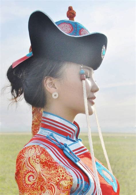 Beautiful Mongolian Woman In Her Native Traditional Dress Монголия Мировые культуры Идеи