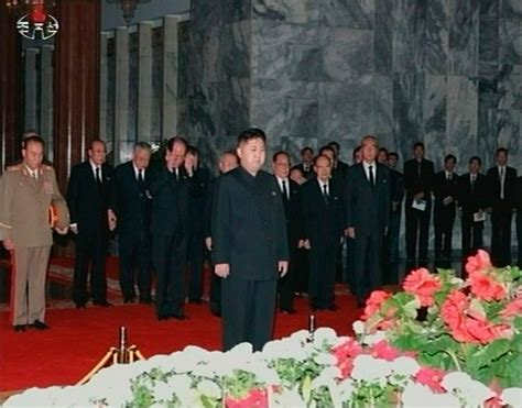 Kim Jong Un Is Among Mourners In North Korea As His Father Lies In