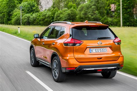 Specifically, the japanese car marque has brought the passion red primary hue and some black details in the roof, roof rails, door. Nieuws: Nissan X-Trail met nieuwe motoren leverbaar ...