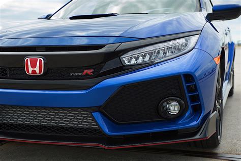 The type r gt's lines flow from front to back. HONDA Civic Type-R specs & photos - 2017, 2018, 2019 ...