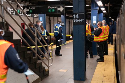 A Shocking Scene In The New York Subway The Woman Was Pushed Off The Platform And Miraculously