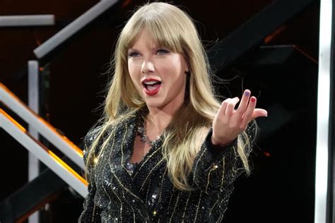 Taylor Swifts Friends Were Perturbed By A Us Press Article Speculating On Her Sexuality