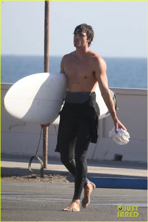 Jacob Elordi Is Showing Off His Abs While At The Beach In Malibu