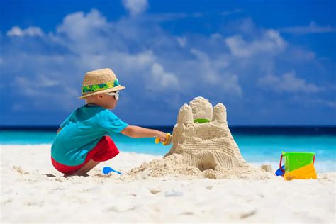 25 Ideas Fáciles Para Jugar Con Los Niños En La Playa Poder Mamá